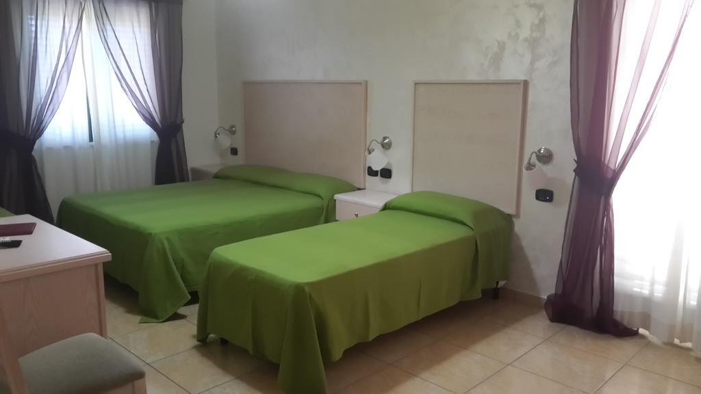 Hotel Miramare Marina di Schiavonea Zimmer foto