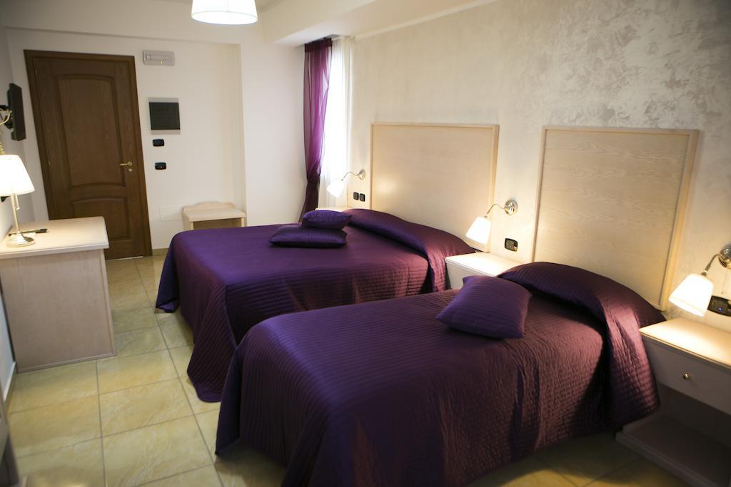 Hotel Miramare Marina di Schiavonea Zimmer foto