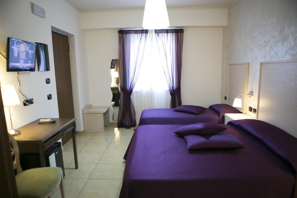 Hotel Miramare Marina di Schiavonea Zimmer foto