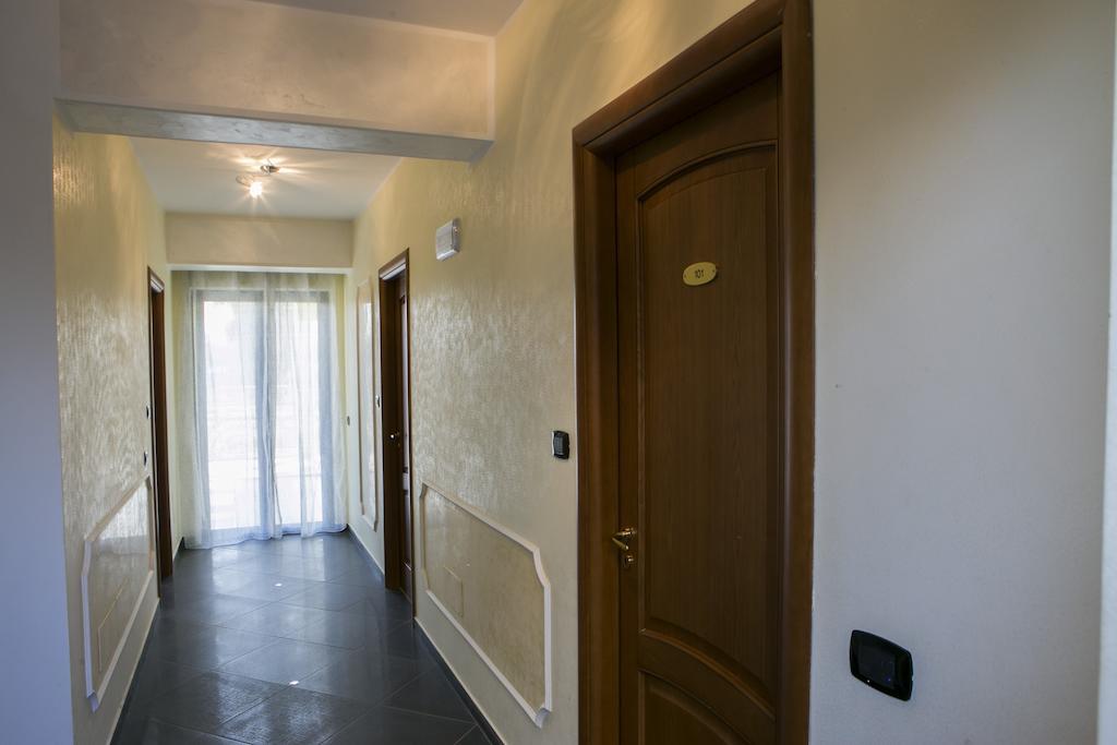 Hotel Miramare Marina di Schiavonea Zimmer foto